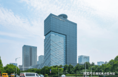 <b>硬件尺度较高（如LOW-E玻璃幕墙、地方空调、智能</b>